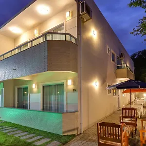https://lopes-suites-nos-ingleses-100-metros-do-mar.santa-catarina-brasil.com
